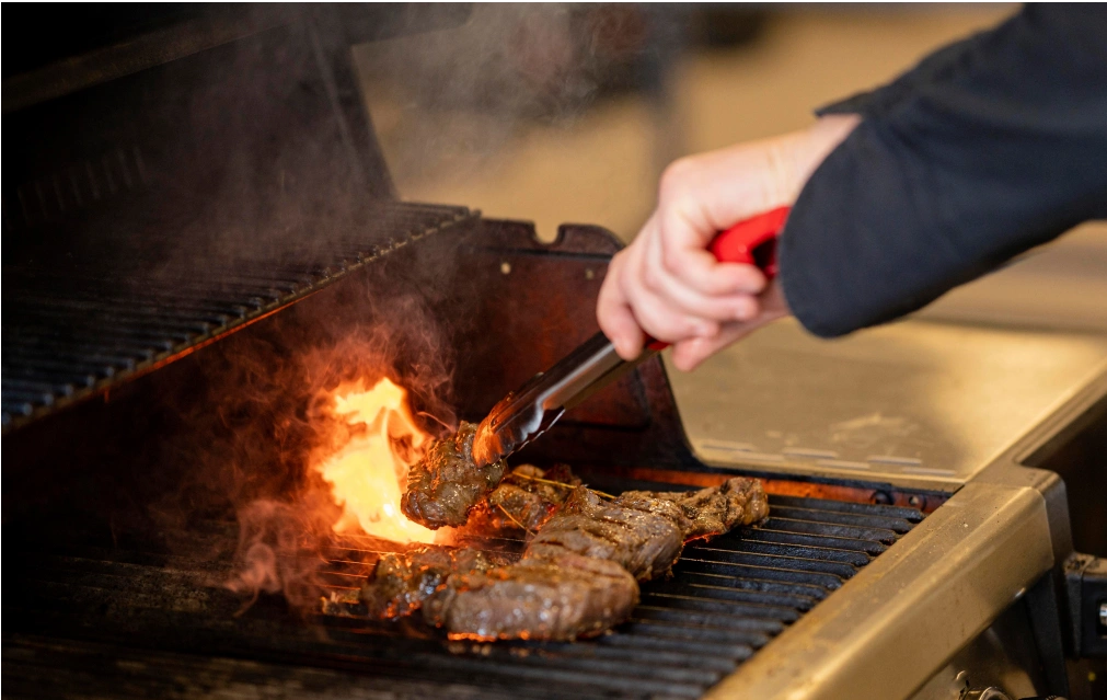 Total BTU Output & Heat Retention-Alfresco-vs-Fire-Magic-Grill-2