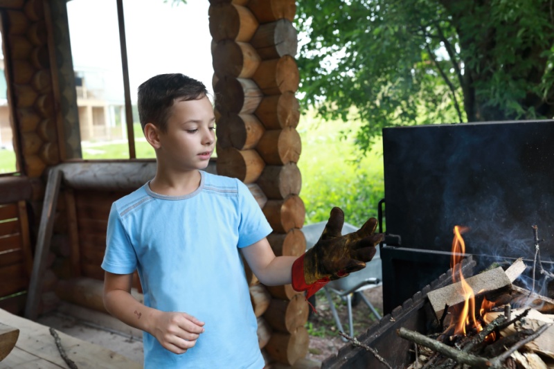 kids-grill-glove