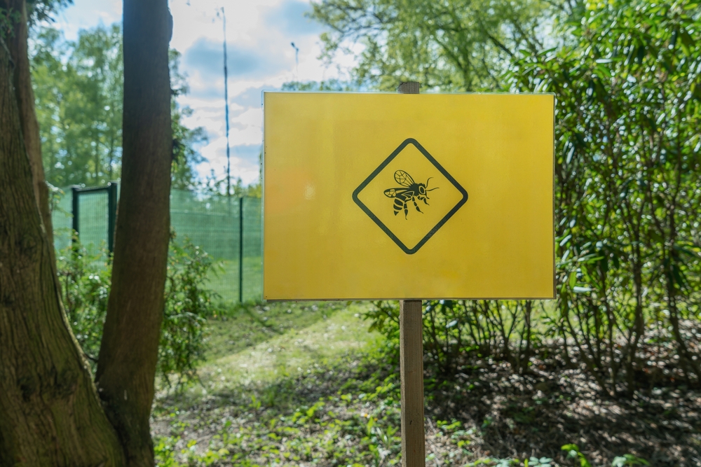 Warning,Bees,-,Yellow,Sign,Featuring,A,Bee,In,Front